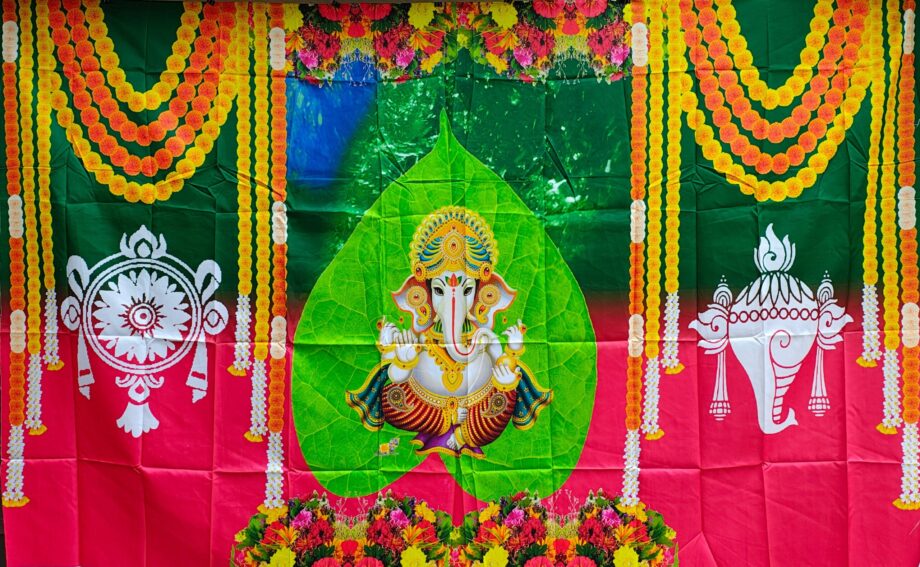 5'x8' Ganesh with Shanku Chakra Design Backdrop (Taiwan Cloth)